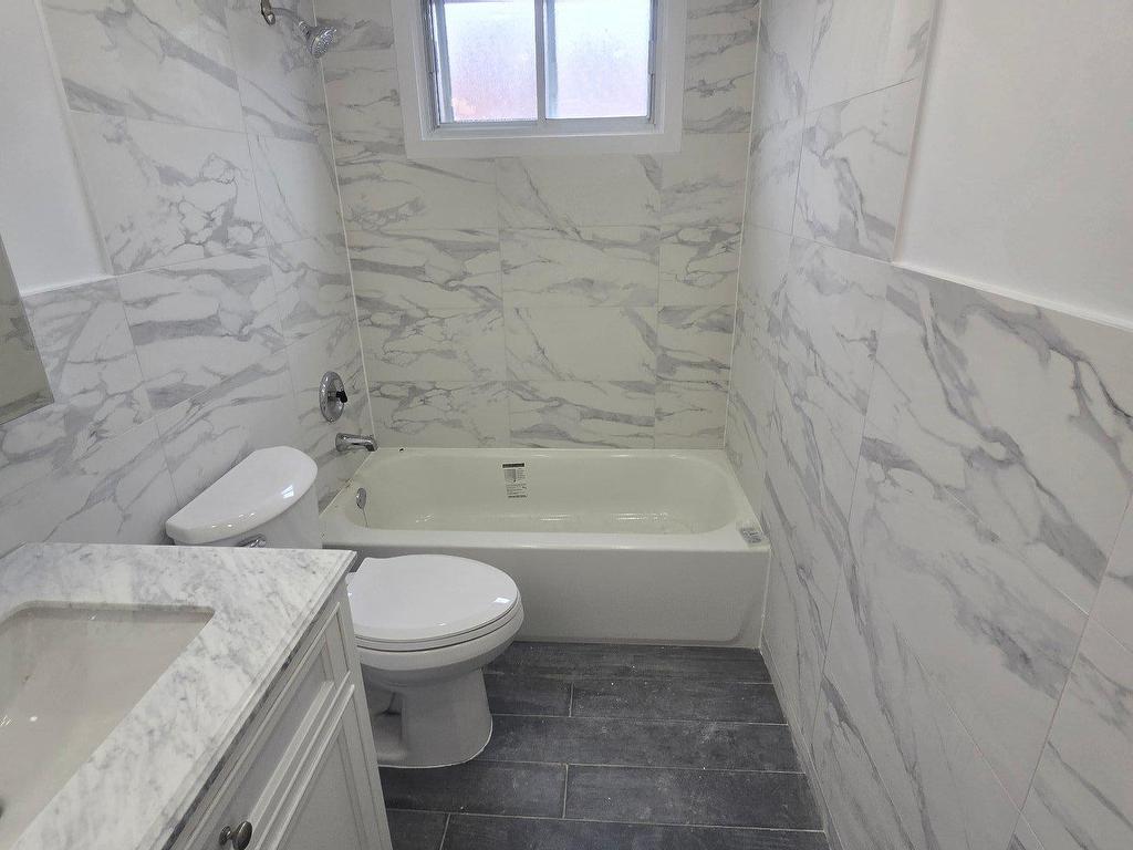 









579

 - 585


15e Avenue

,
Montréal (LaSalle),




QC
H8P2S1

