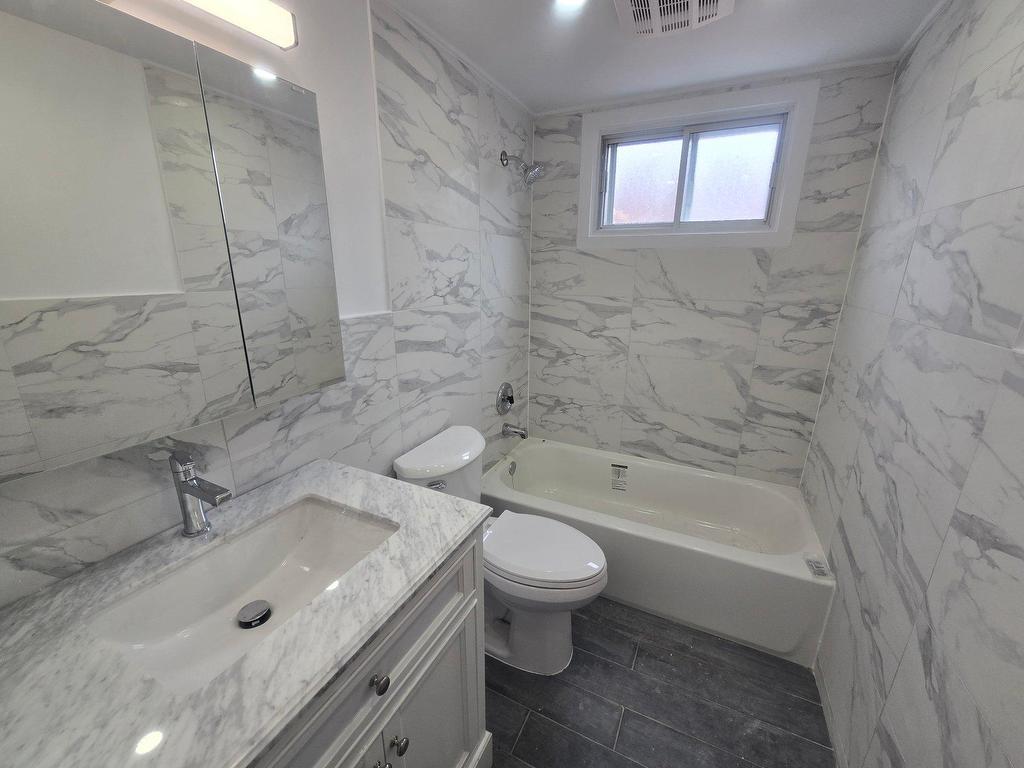 









579

 - 585


15e Avenue

,
Montréal (LaSalle),




QC
H8P2S1

