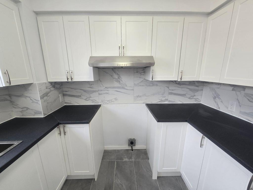 









579

 - 585


15e Avenue

,
Montréal (LaSalle),




QC
H8P2S1

