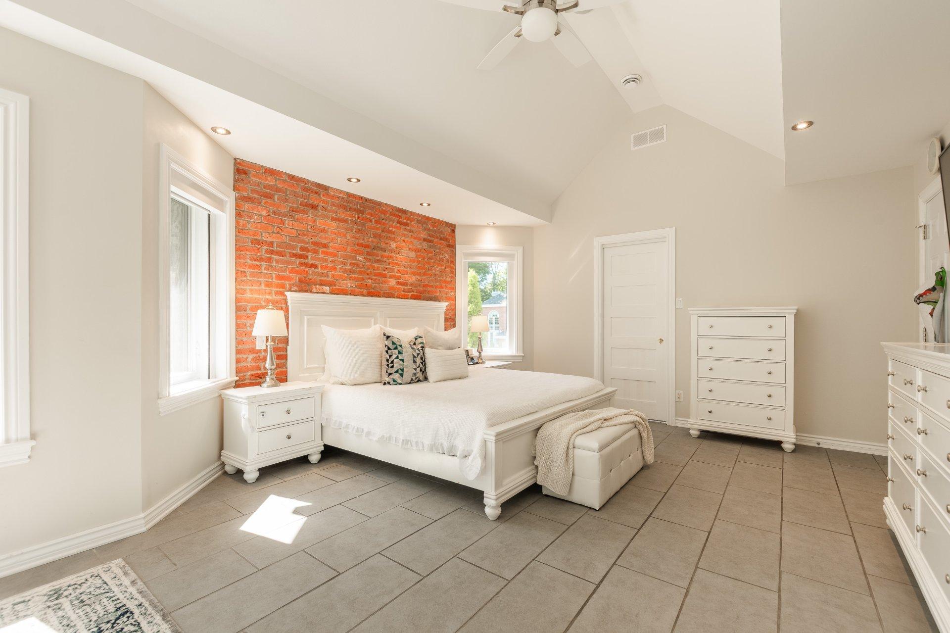 









1556


Rue des Mésanges

,
Saint-Bruno-de-Montarville,




QC
J3V6E4

