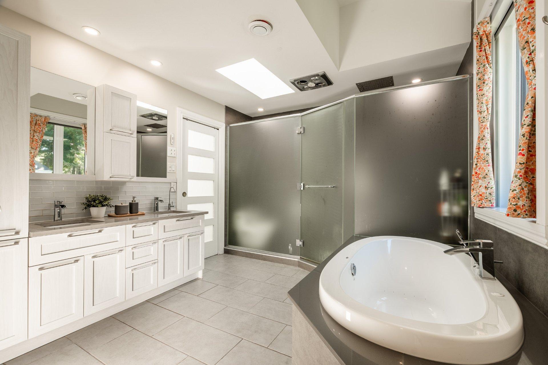 









1556


Rue des Mésanges

,
Saint-Bruno-de-Montarville,




QC
J3V6E4

