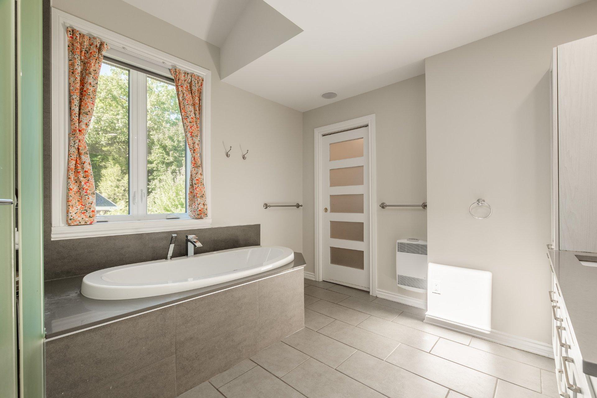 









1556


Rue des Mésanges

,
Saint-Bruno-de-Montarville,




QC
J3V6E4

