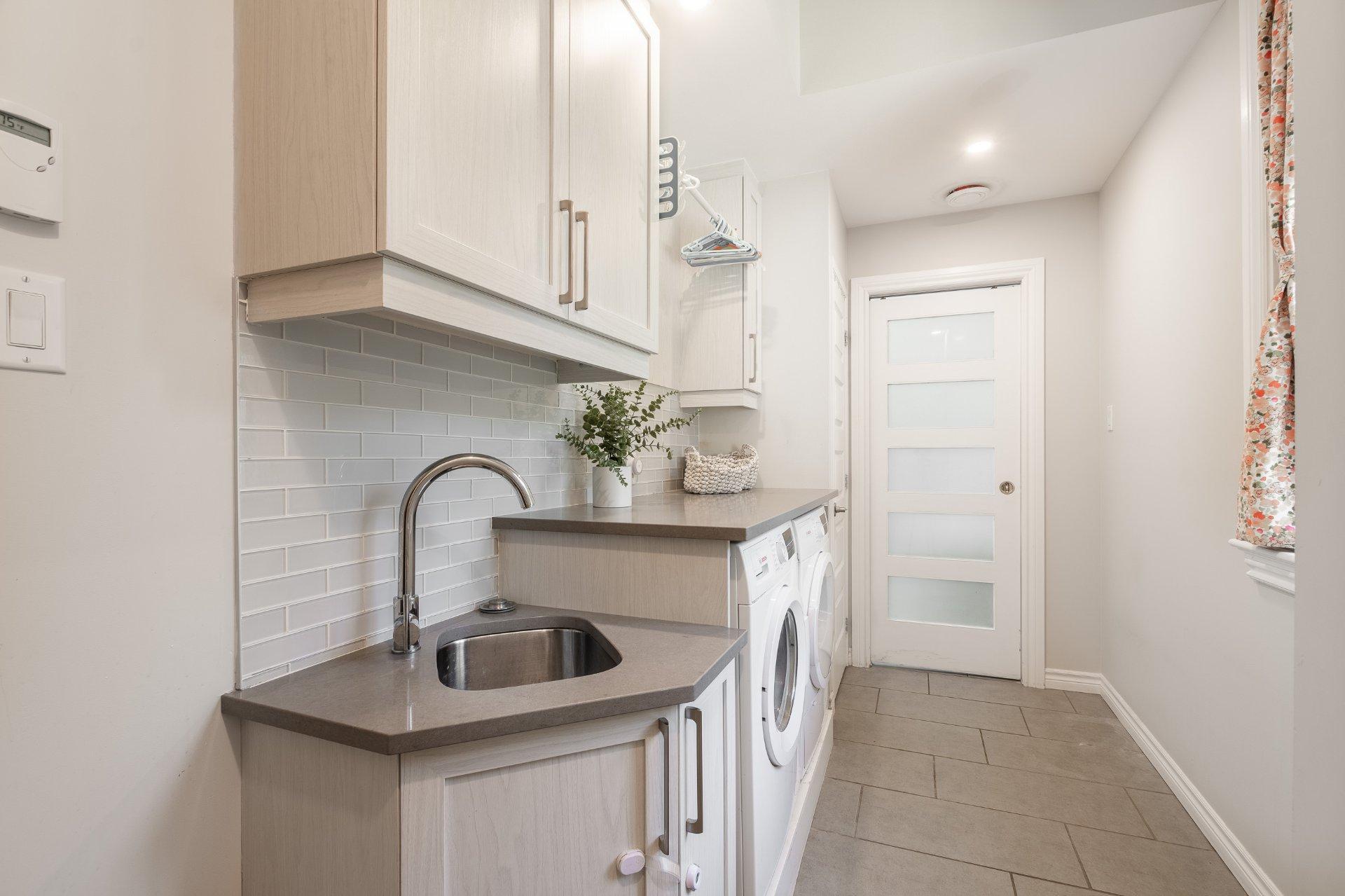 









1556


Rue des Mésanges

,
Saint-Bruno-de-Montarville,




QC
J3V6E4

