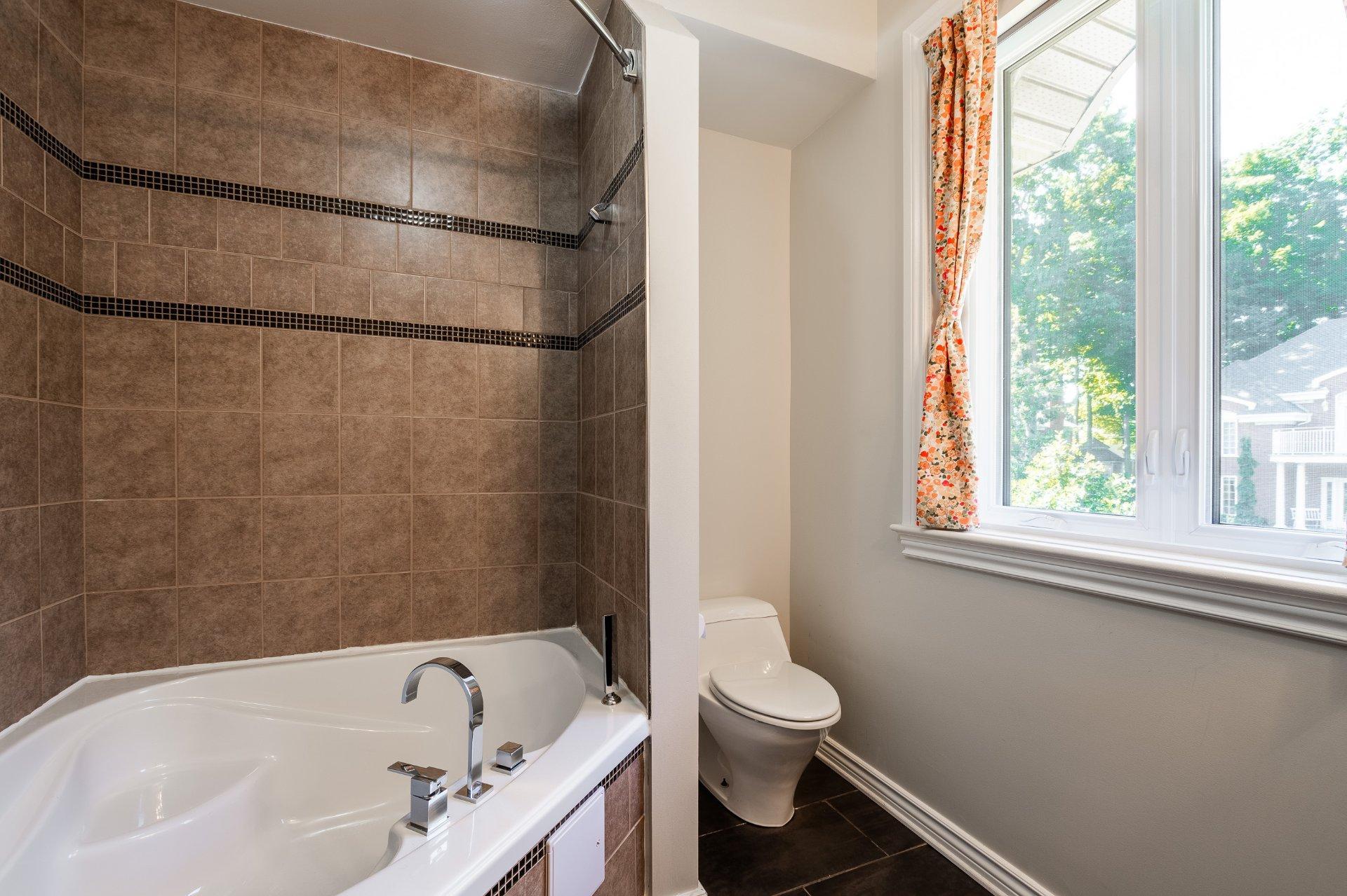 









1556


Rue des Mésanges

,
Saint-Bruno-de-Montarville,




QC
J3V6E4

