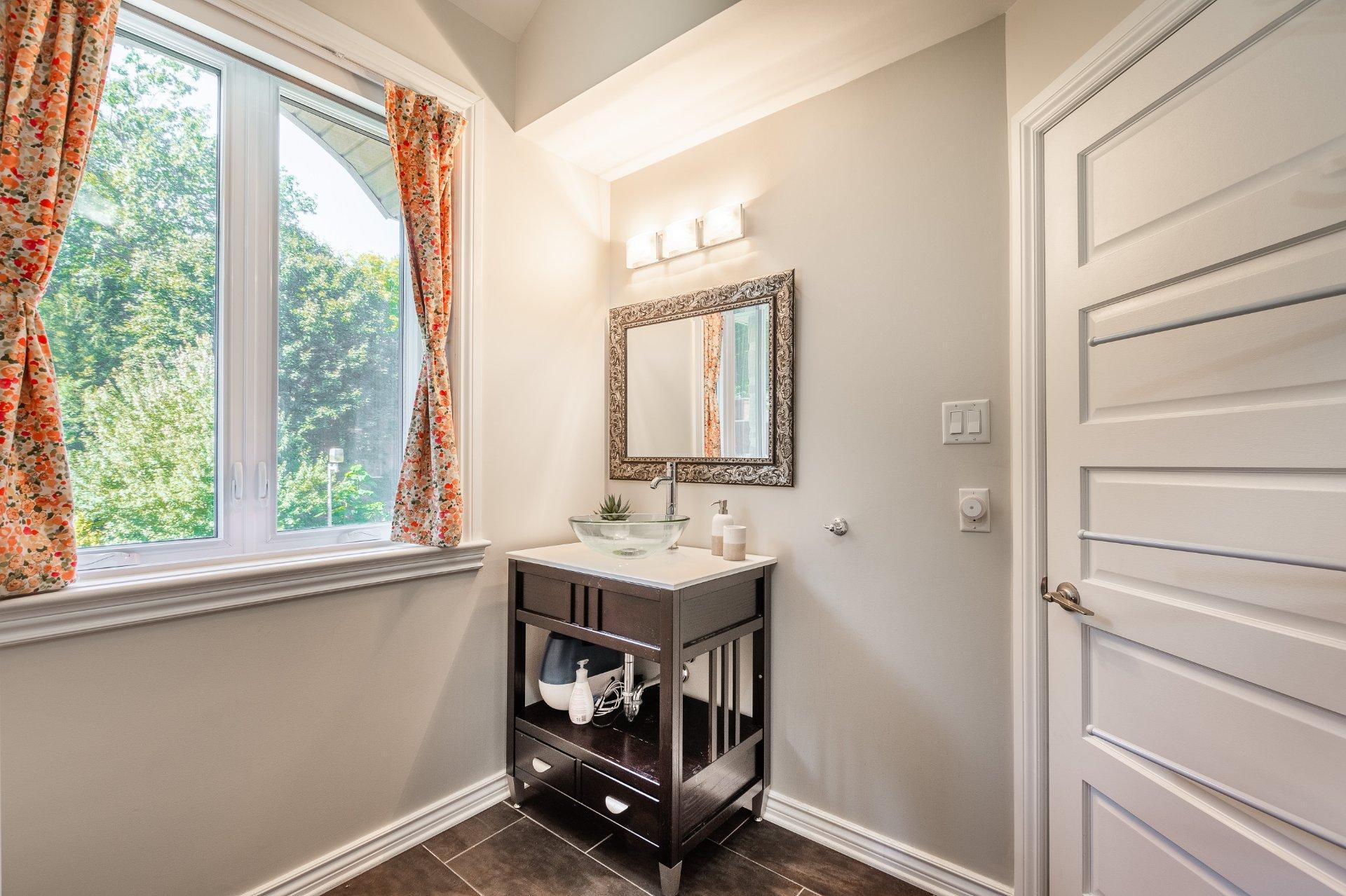 









1556


Rue des Mésanges

,
Saint-Bruno-de-Montarville,




QC
J3V6E4

