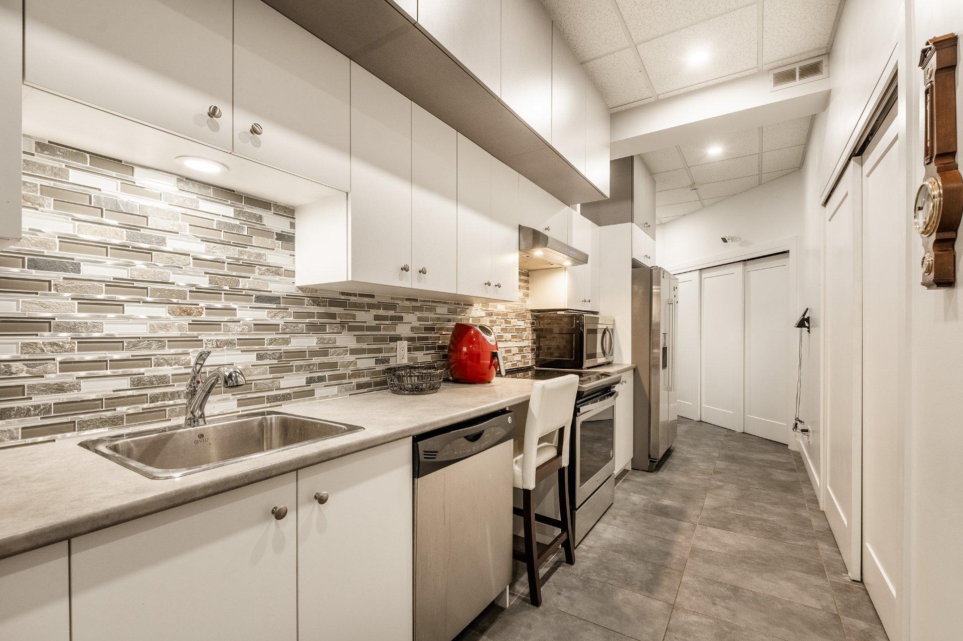 









1556


Rue des Mésanges

,
Saint-Bruno-de-Montarville,




QC
J3V6E4

