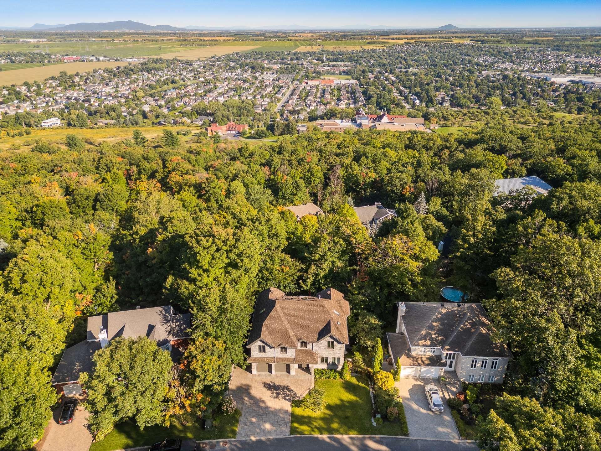 









1556


Rue des Mésanges

,
Saint-Bruno-de-Montarville,




QC
J3V6E4

