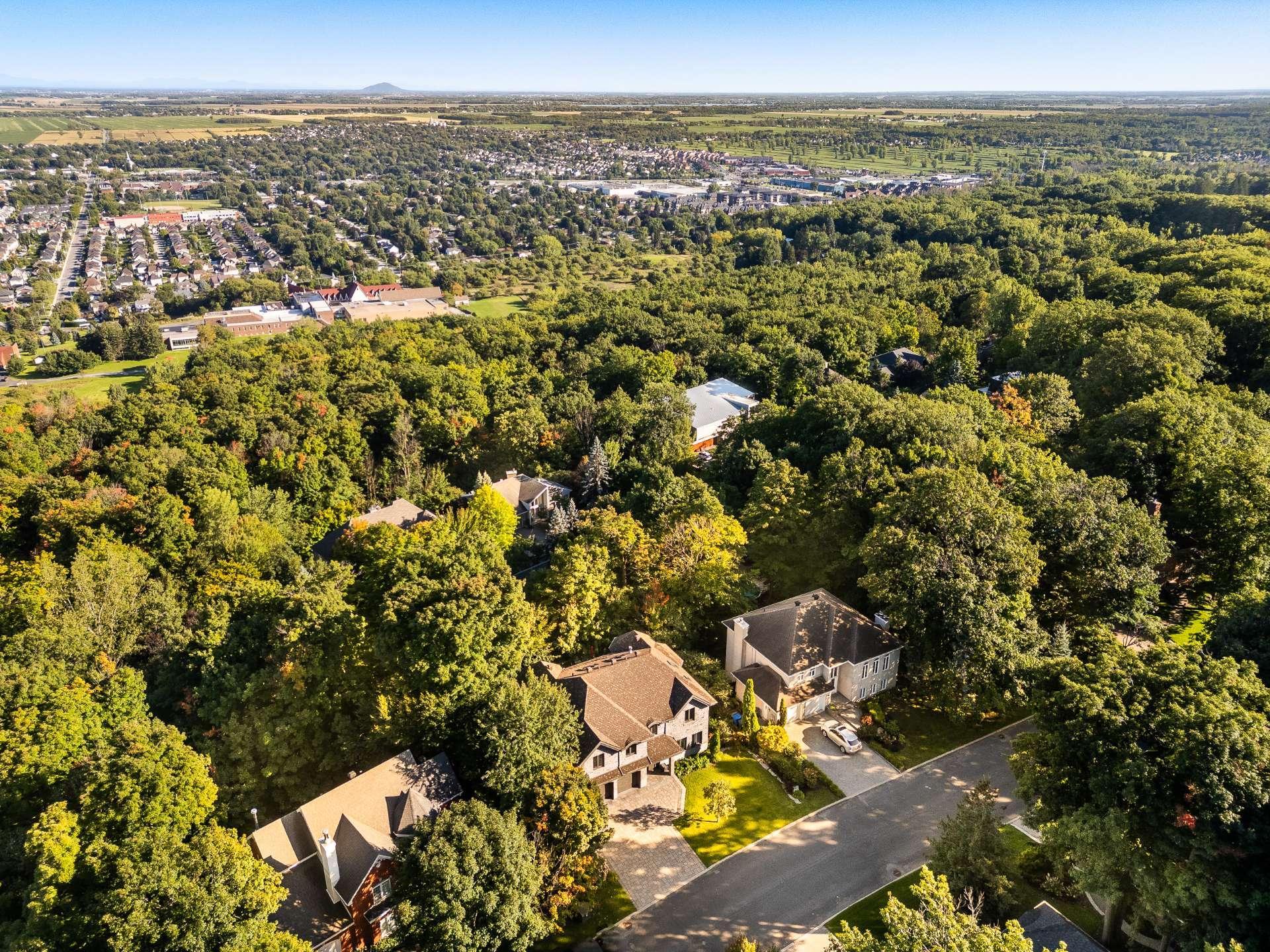 









1556


Rue des Mésanges

,
Saint-Bruno-de-Montarville,




QC
J3V6E4

