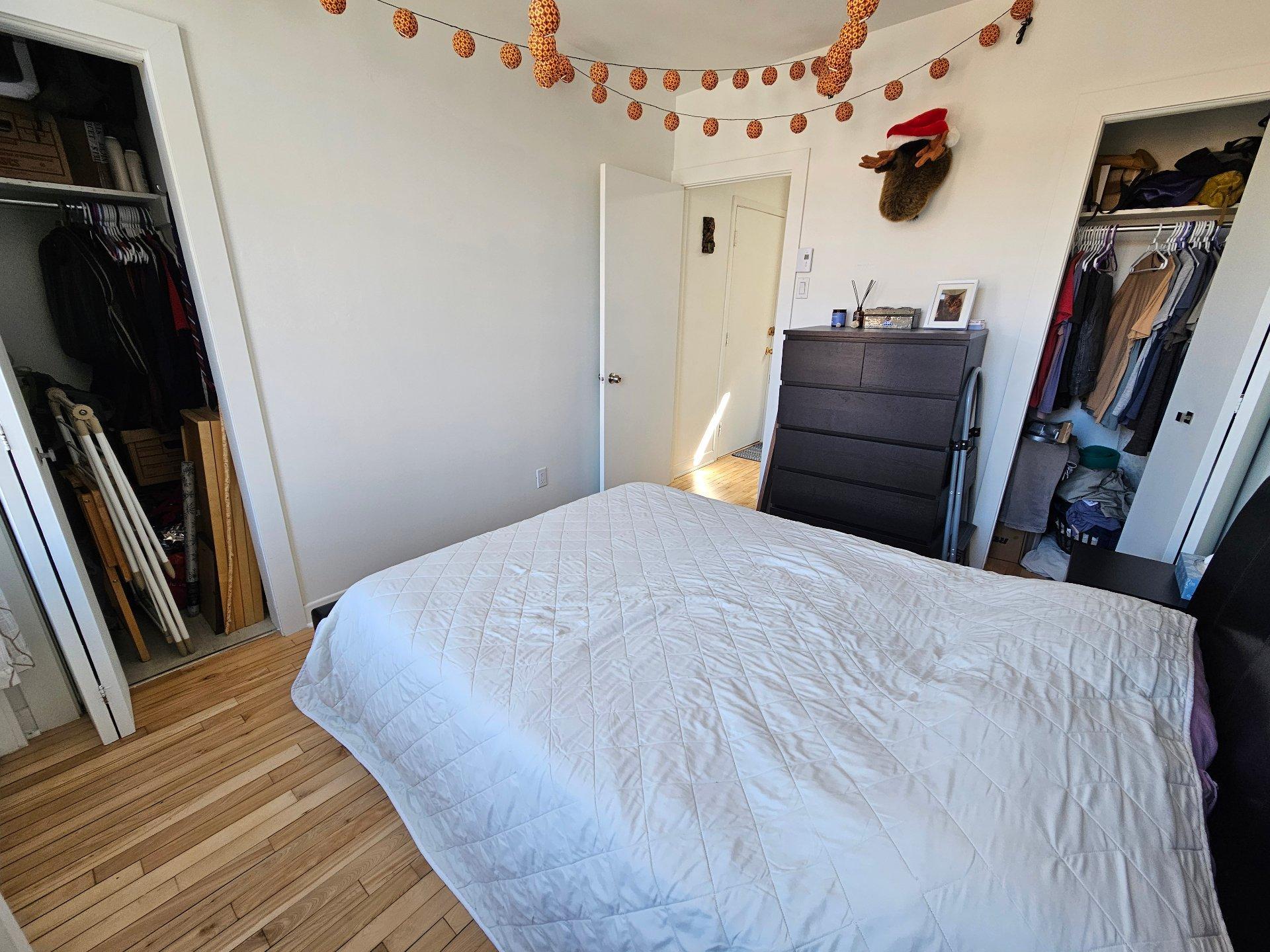 









2542


Av. De La Salle

,
Montréal (Mercier/Hochelaga-Maisonneuve),




QC
H1V2L3

