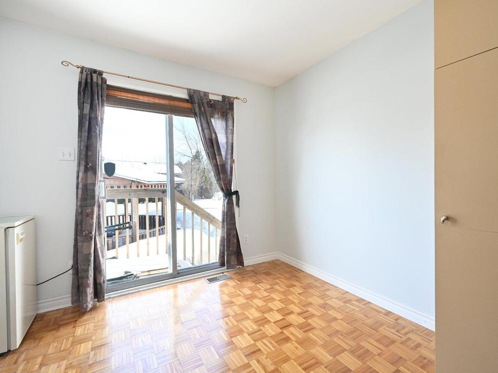 









3860


Rue Coderre

,
Longueuil (Saint-Hubert),




QC
J3Y4P6

