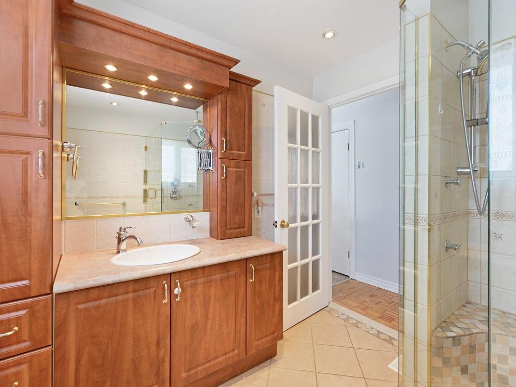 









3860


Rue Coderre

,
Longueuil (Saint-Hubert),




QC
J3Y4P6


