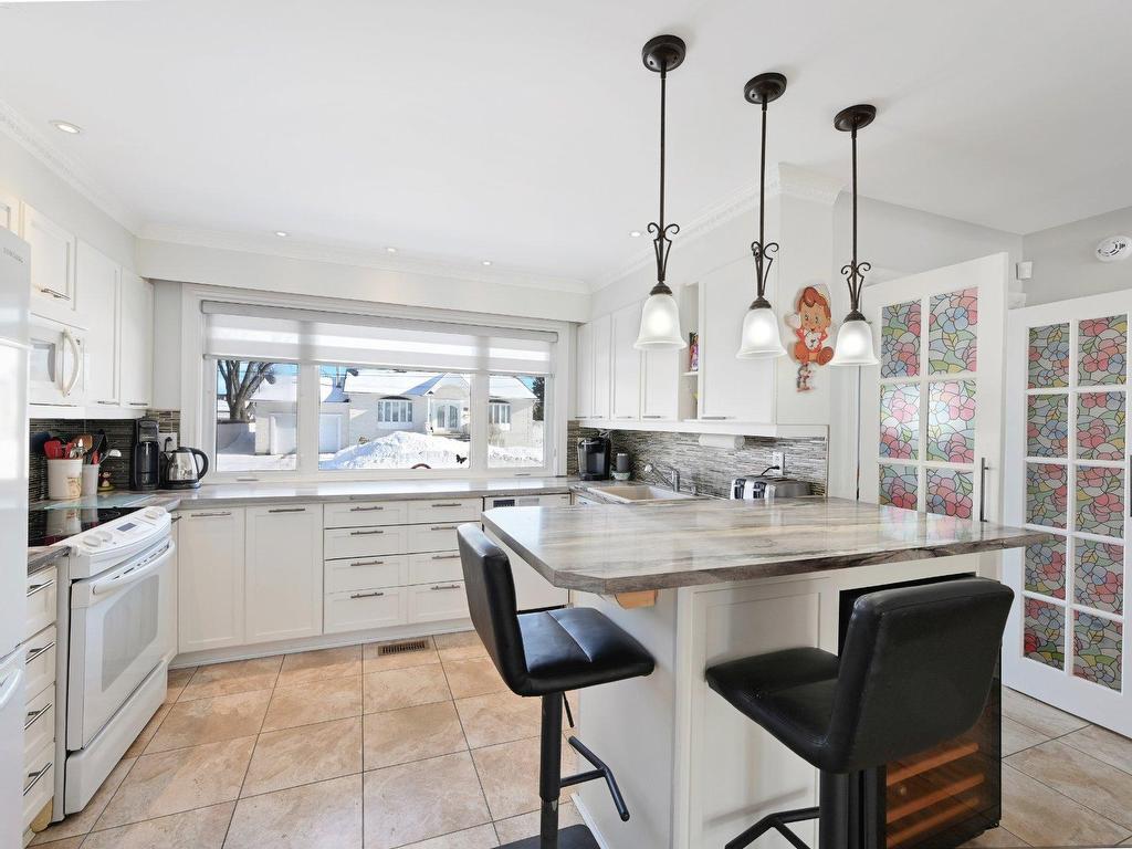 









3860


Rue Coderre

,
Longueuil (Saint-Hubert),




QC
J3Y4P6

