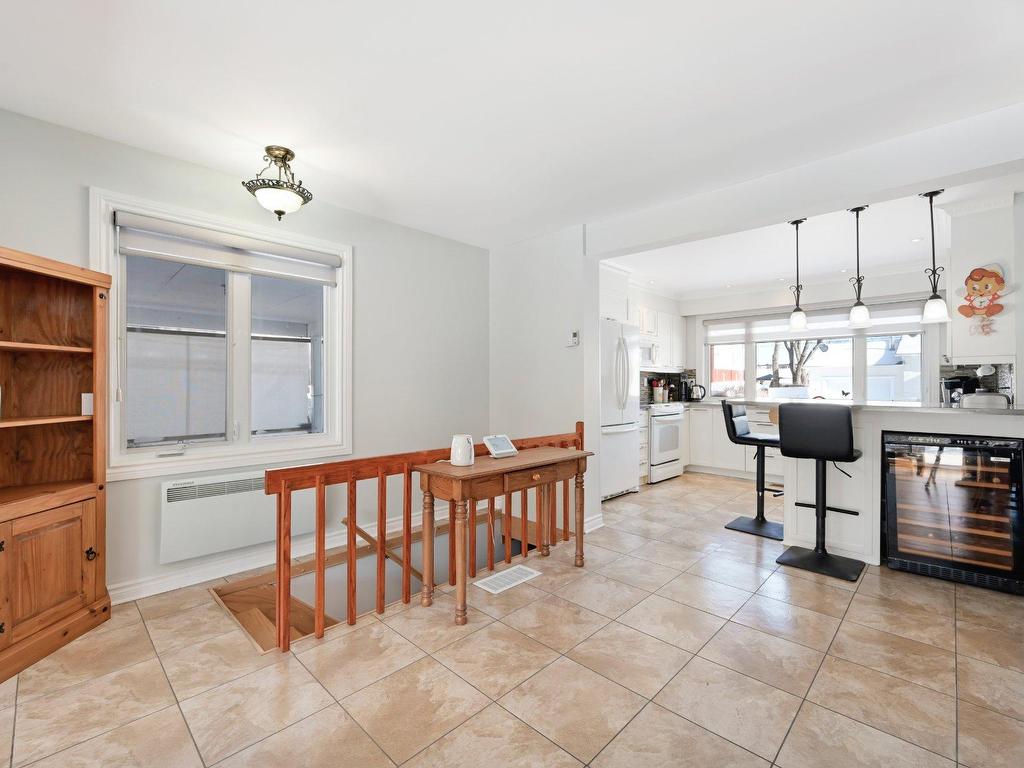 









3860


Rue Coderre

,
Longueuil (Saint-Hubert),




QC
J3Y4P6

