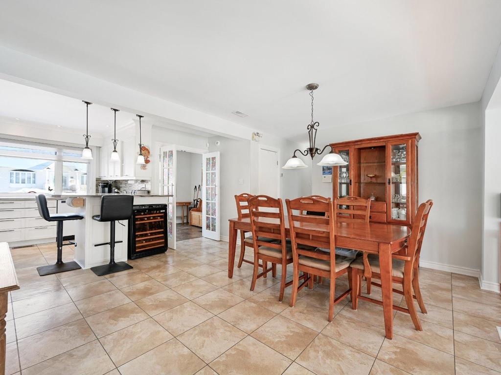 









3860


Rue Coderre

,
Longueuil (Saint-Hubert),




QC
J3Y4P6


