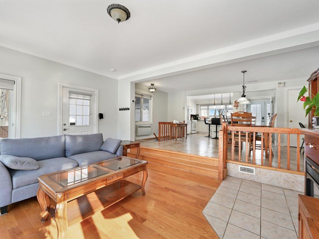 









3860


Rue Coderre

,
Longueuil (Saint-Hubert),




QC
J3Y4P6

