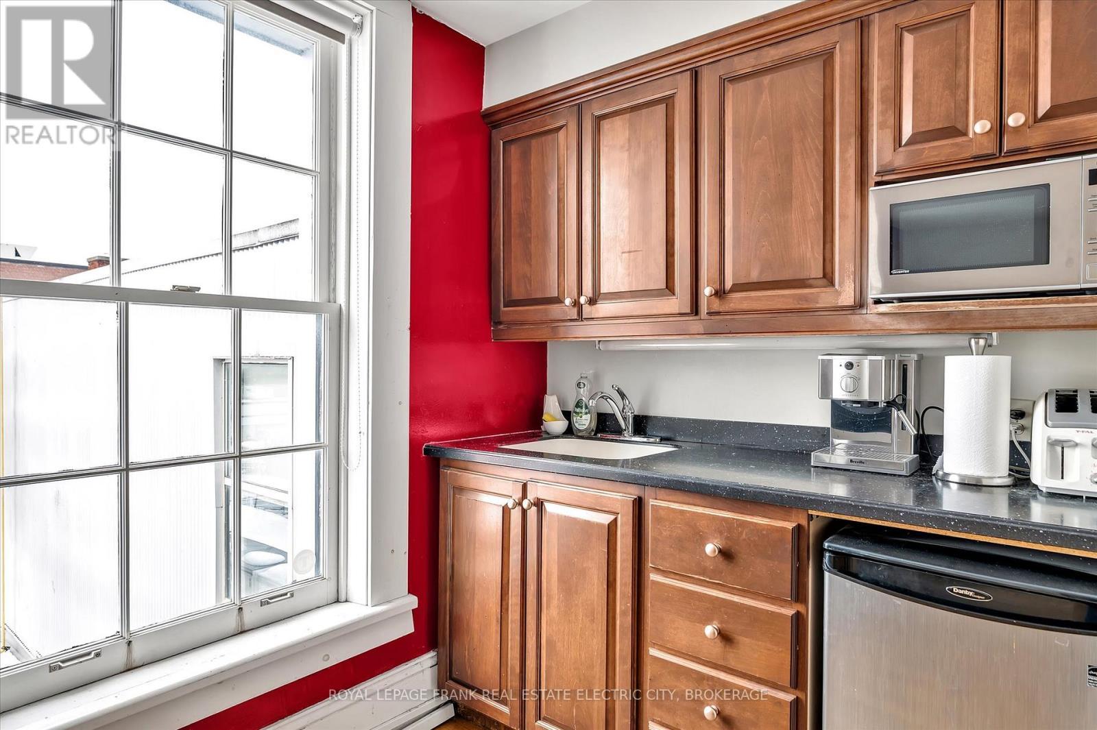 












301 - 379 GEORGE STREET N

,
Peterborough (Town Ward 3),




Ontario
K9H3R2

