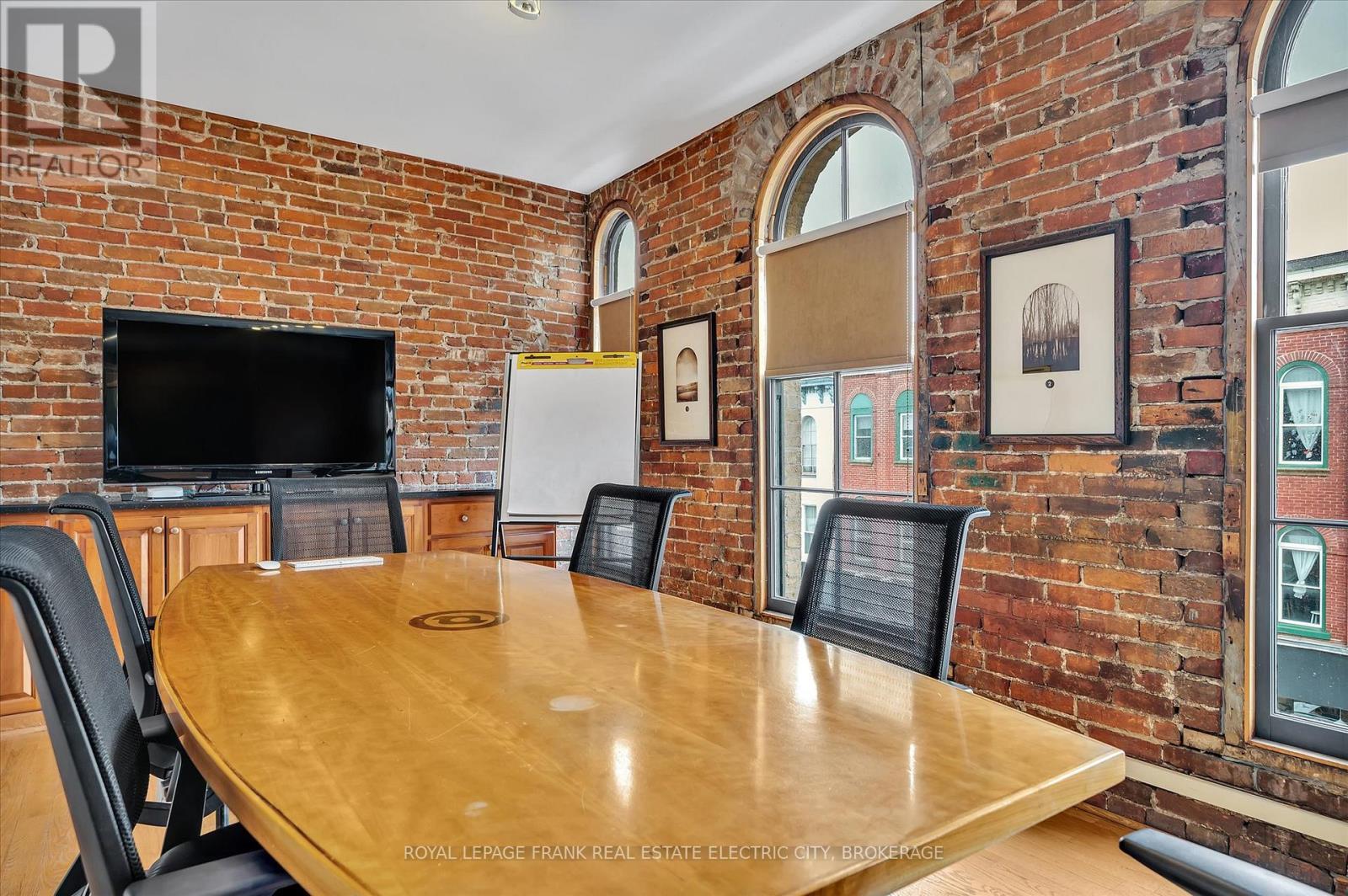 












301 - 379 GEORGE STREET N

,
Peterborough (Town Ward 3),




Ontario
K9H3R2

