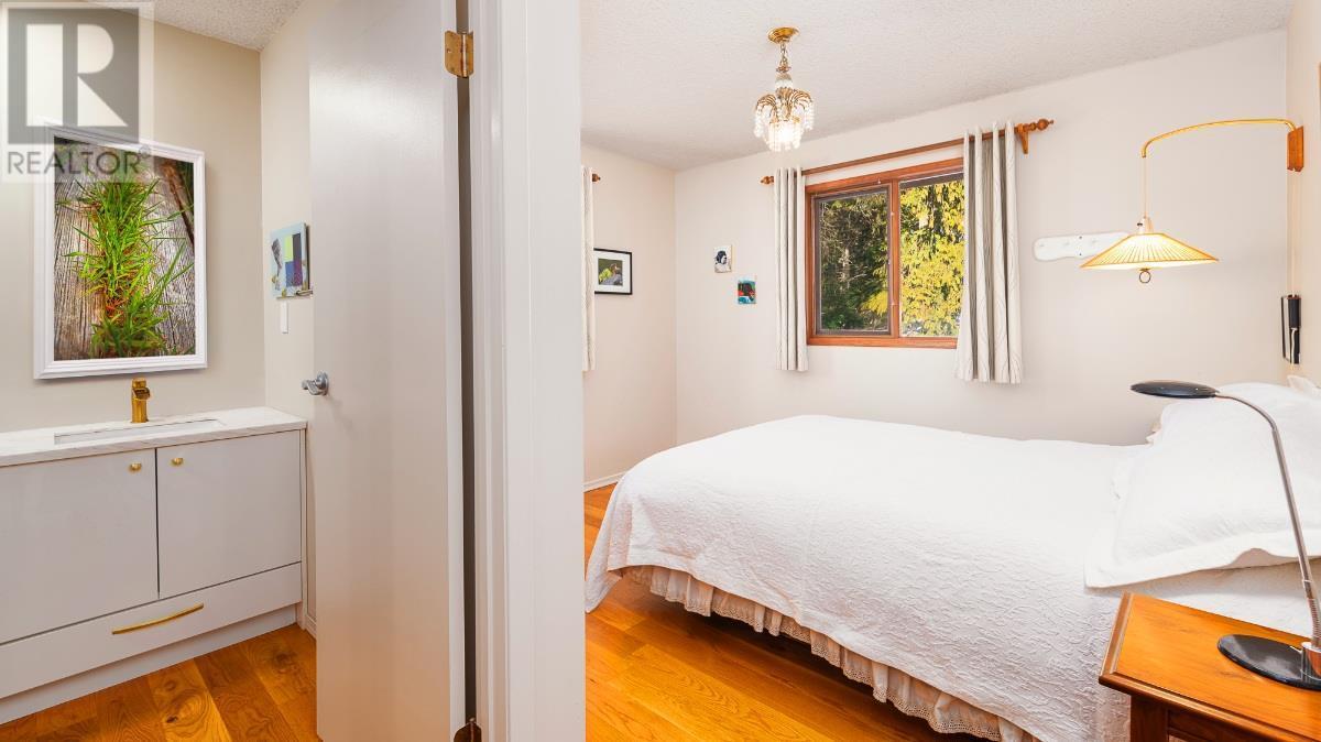 












3946 MacGregor Road

,
Nelson,




British Columbia
V1L6M8

