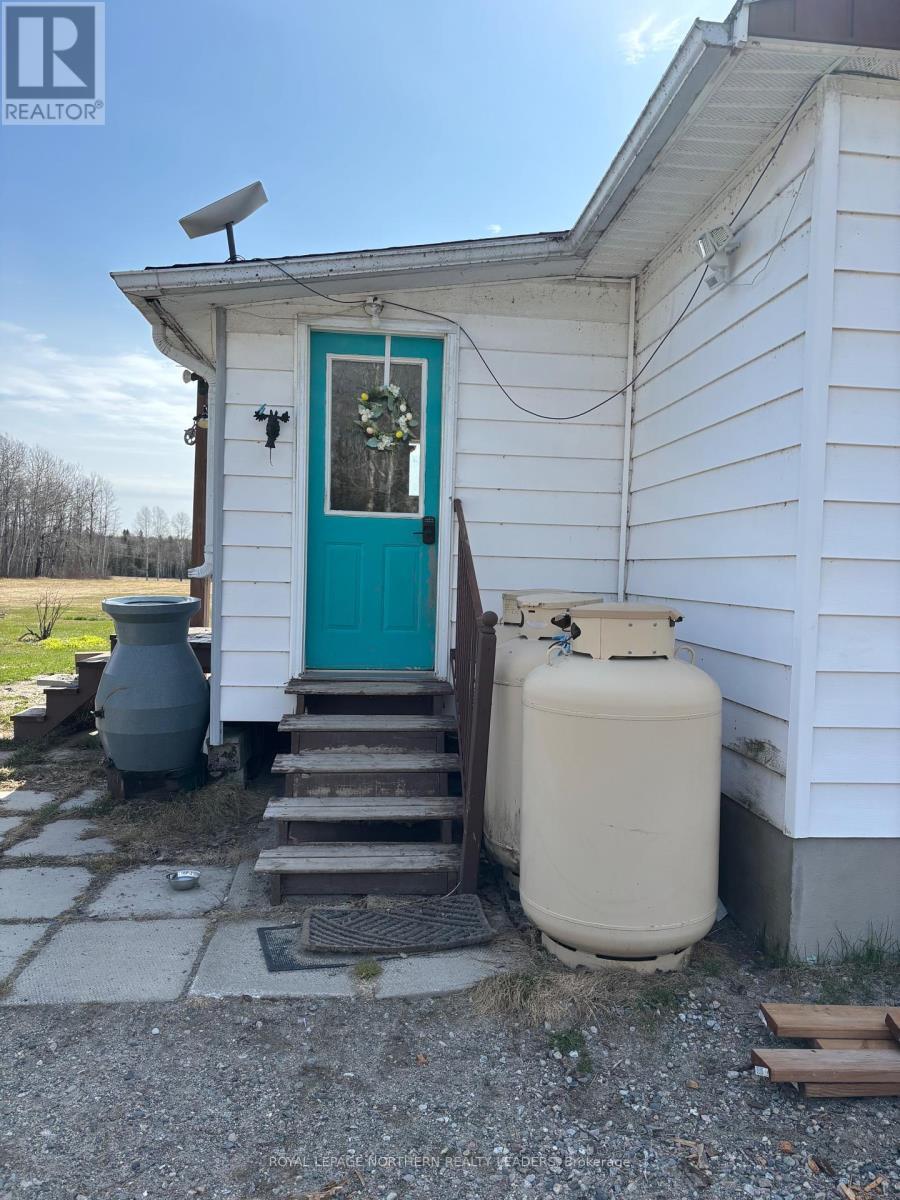 












6 HOPPER ROAD E

,
Cochrane (Cochrane Unorganized),




Ontario
P0L1C0

