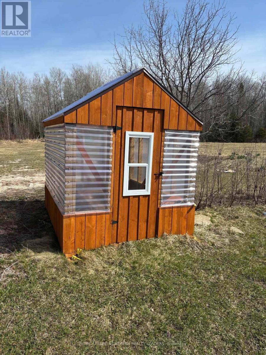 












6 HOPPER ROAD E

,
Cochrane (Cochrane Unorganized),




Ontario
P0L1C0

