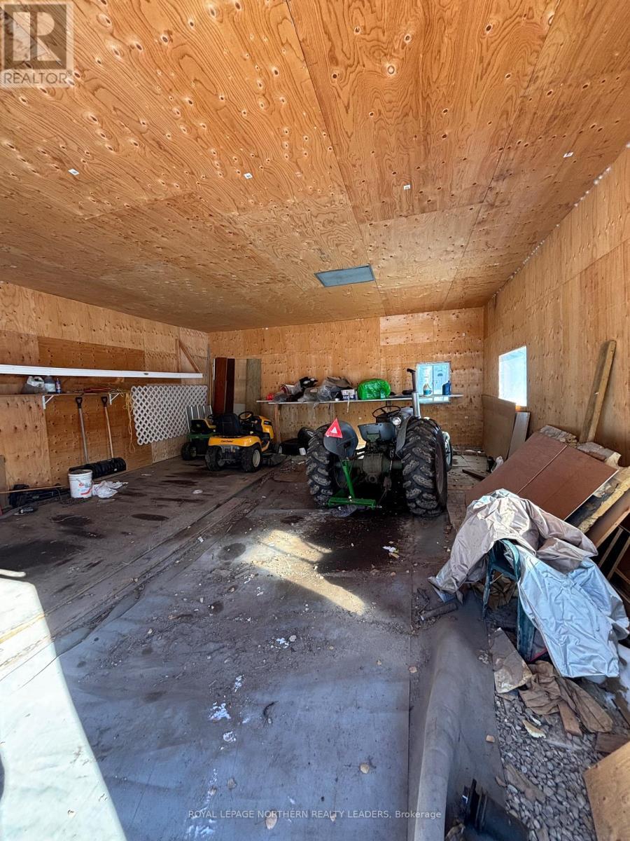 












6 HOPPER ROAD E

,
Cochrane (Cochrane Unorganized),




Ontario
P0L1C0


