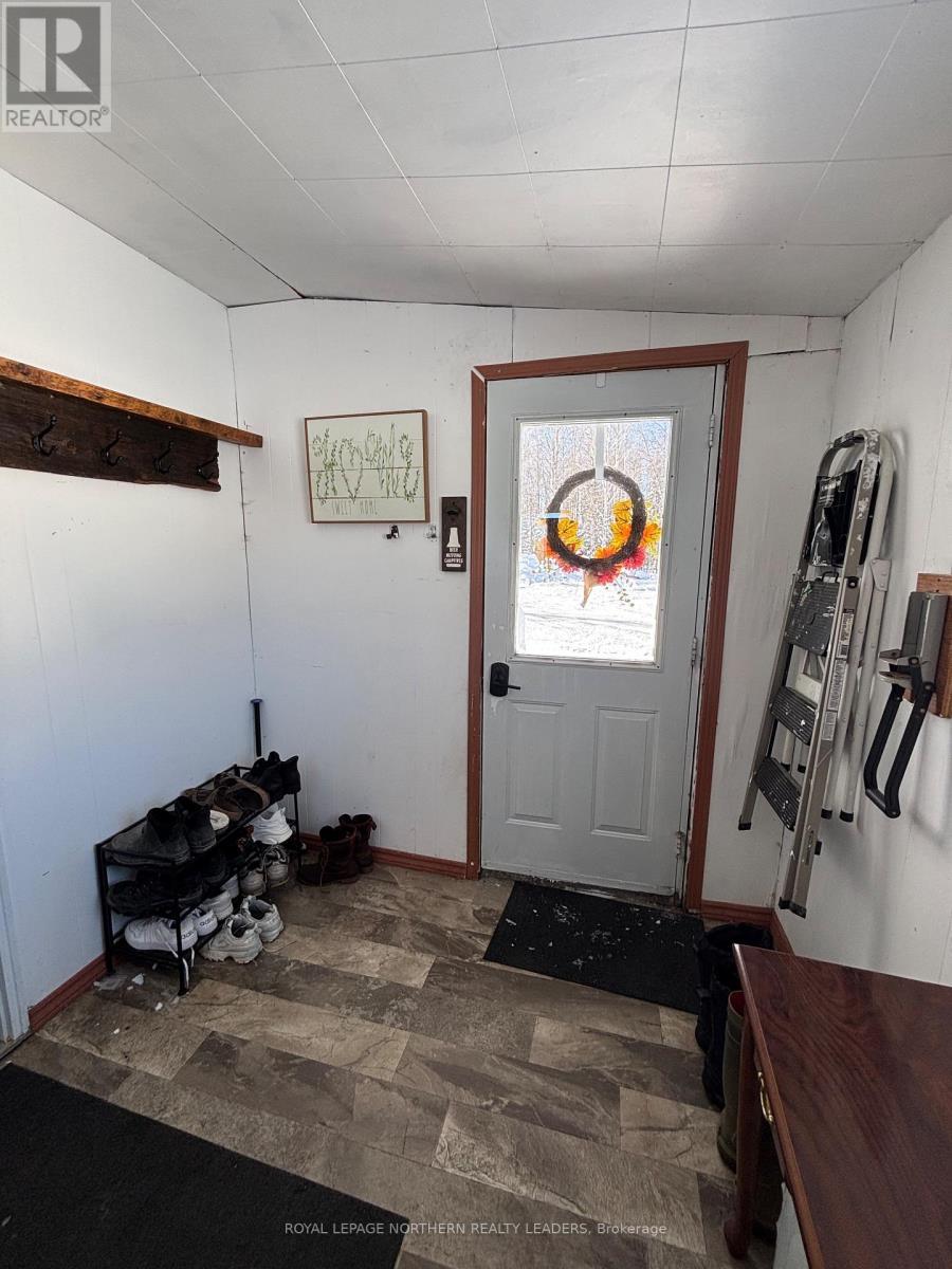 












6 HOPPER ROAD E

,
Cochrane (Cochrane Unorganized),




Ontario
P0L1C0

