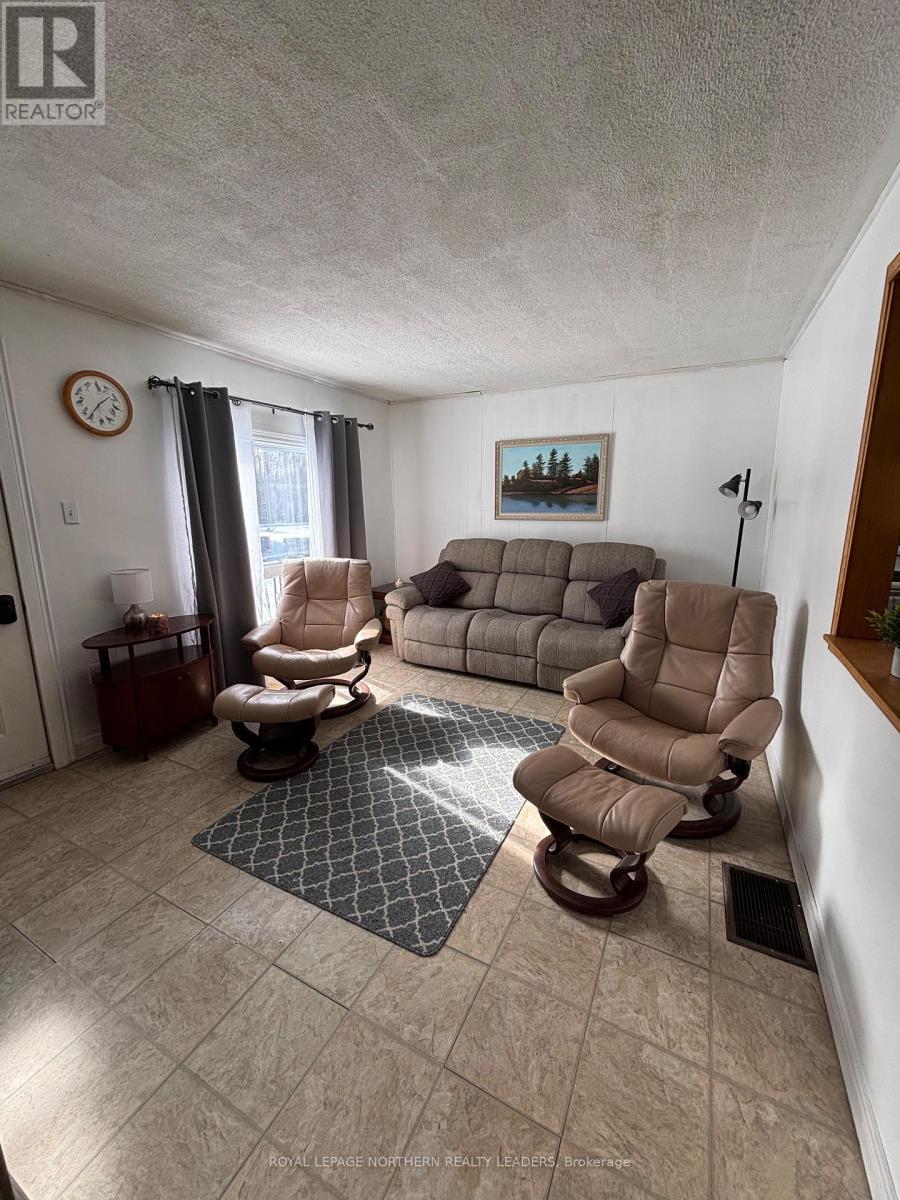 












6 HOPPER ROAD E

,
Cochrane (Cochrane Unorganized),




Ontario
P0L1C0


