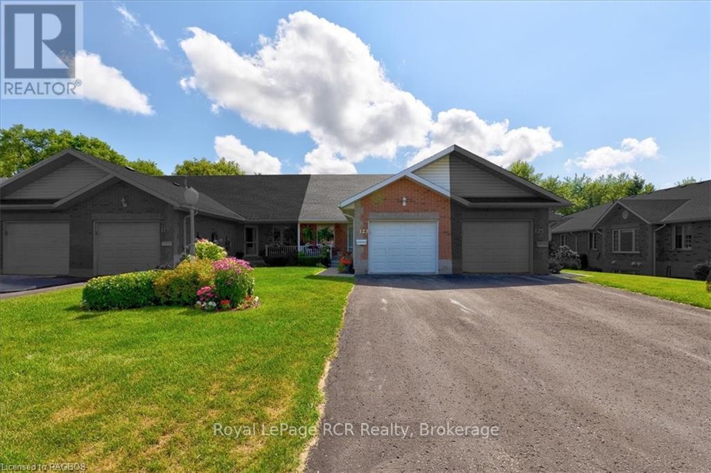 












123 CHURCH STREET N

,
Wellington North (Mount Forest),




Ontario
N0G2L2

