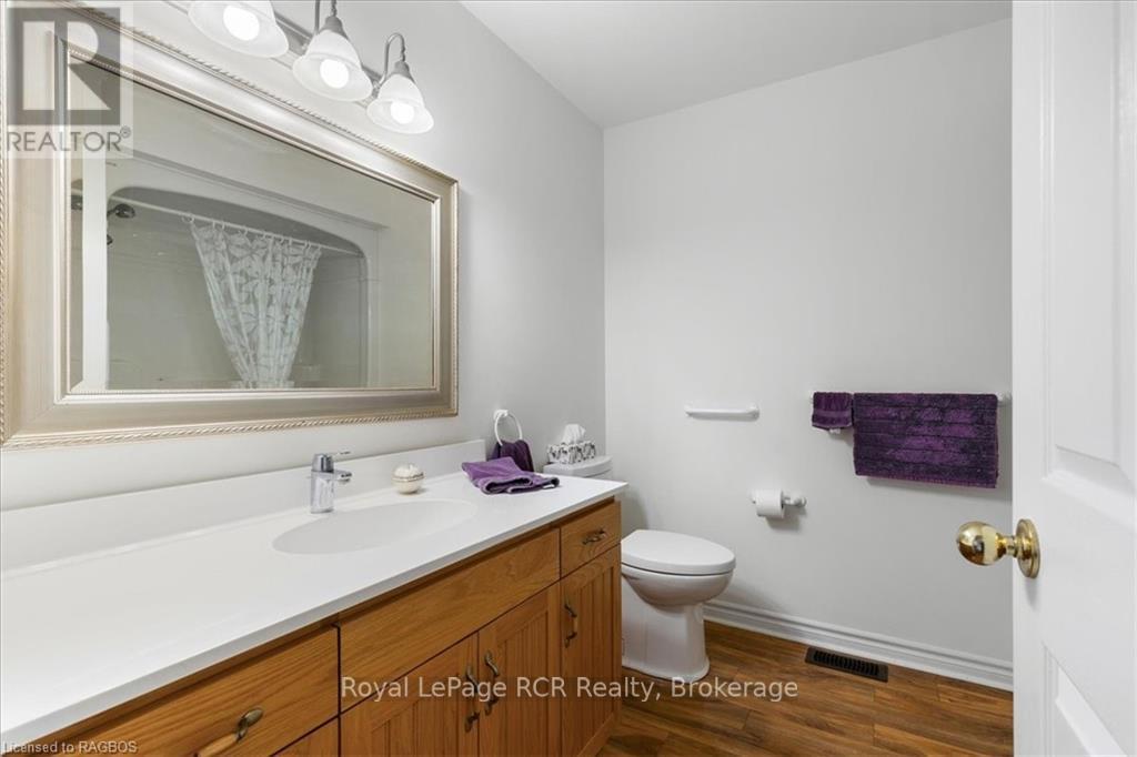 












123 CHURCH STREET N

,
Wellington North (Mount Forest),




Ontario
N0G2L2

