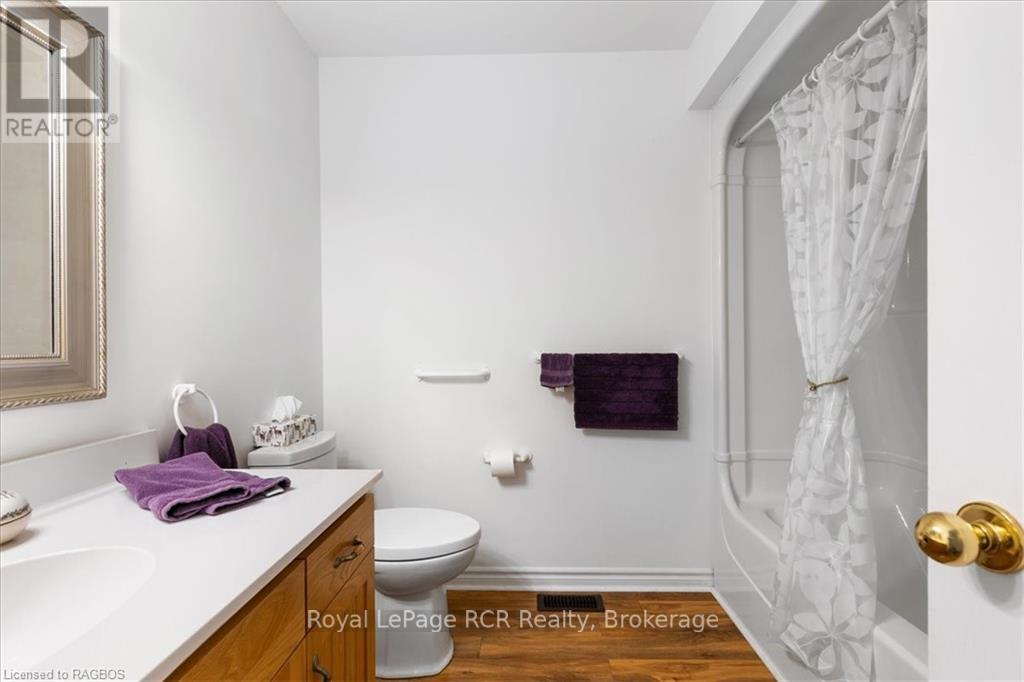 












123 CHURCH STREET N

,
Wellington North (Mount Forest),




Ontario
N0G2L2

