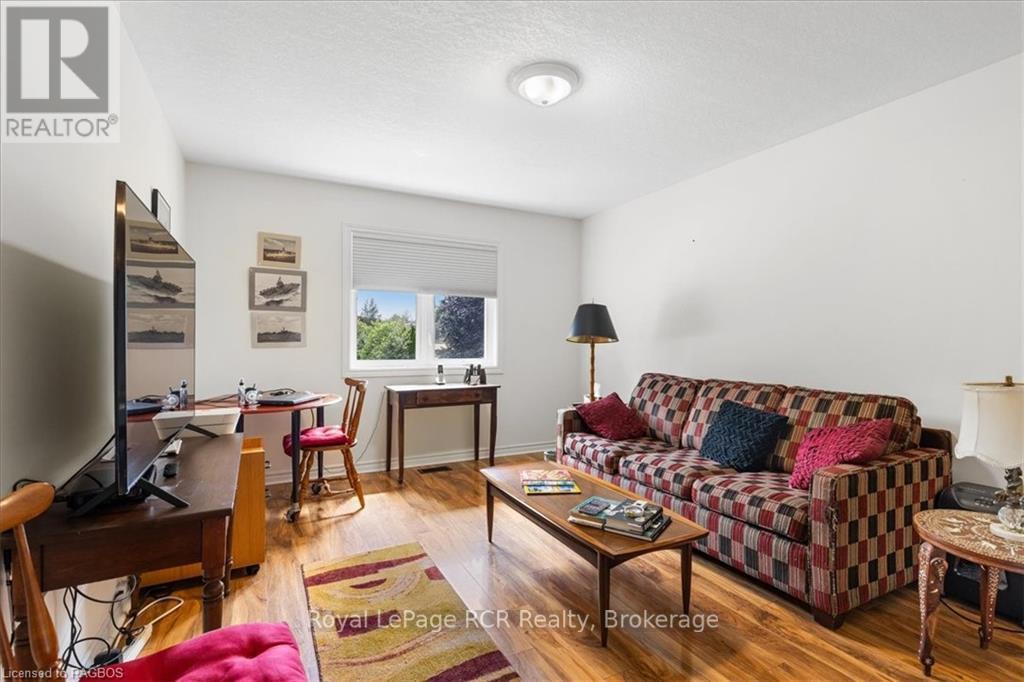 












123 CHURCH STREET N

,
Wellington North (Mount Forest),




Ontario
N0G2L2

