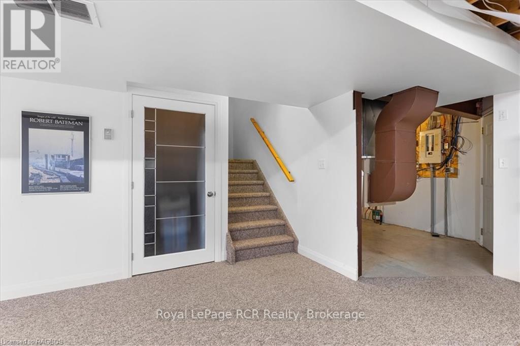 












123 CHURCH STREET N

,
Wellington North (Mount Forest),




Ontario
N0G2L2

