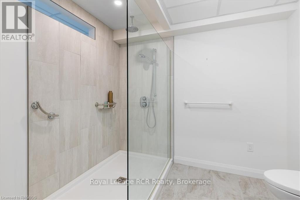 












123 CHURCH STREET N

,
Wellington North (Mount Forest),




Ontario
N0G2L2

