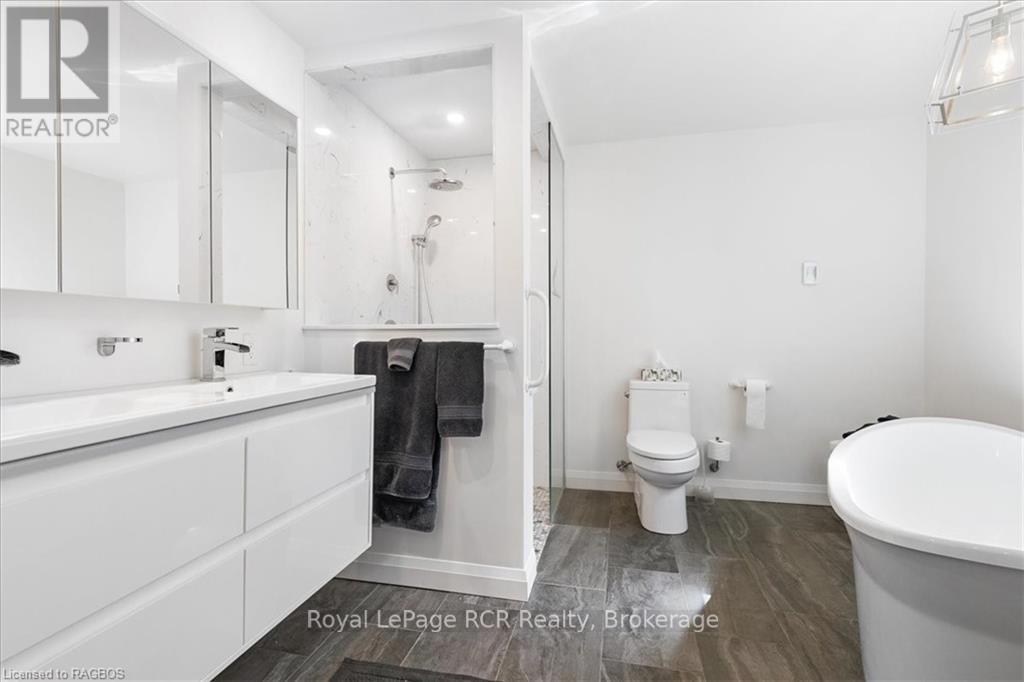 












123 CHURCH STREET N

,
Wellington North (Mount Forest),




Ontario
N0G2L2

