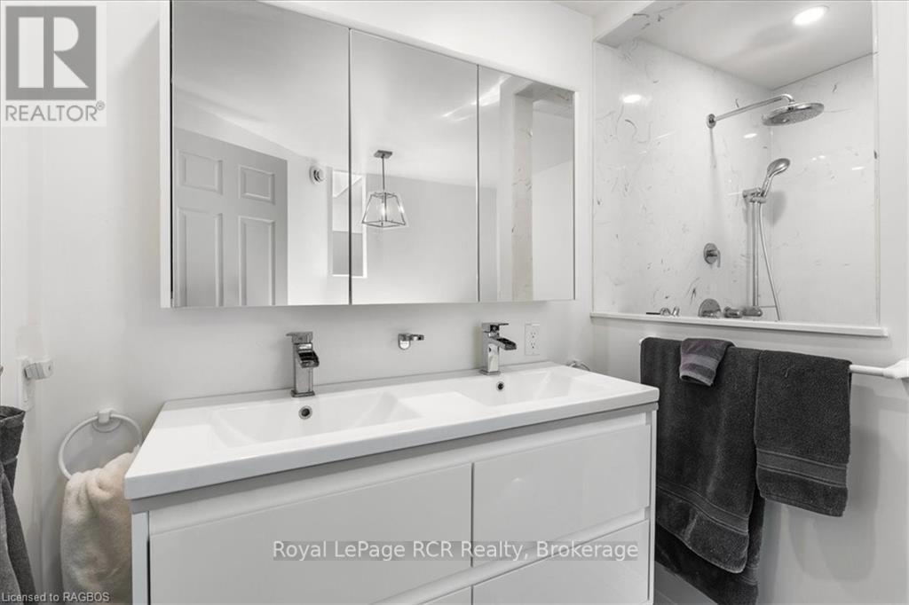 












123 CHURCH STREET N

,
Wellington North (Mount Forest),




Ontario
N0G2L2

