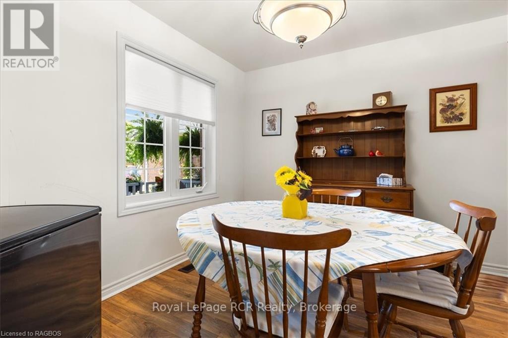












123 CHURCH STREET N

,
Wellington North (Mount Forest),




Ontario
N0G2L2

