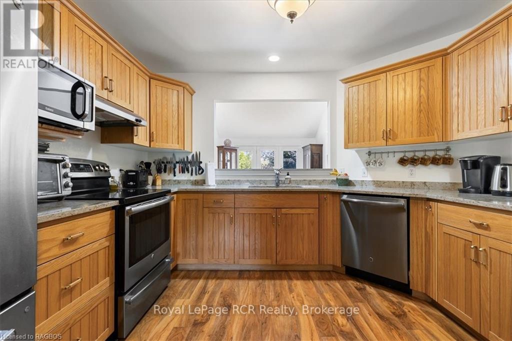 












123 CHURCH STREET N

,
Wellington North (Mount Forest),




Ontario
N0G2L2

