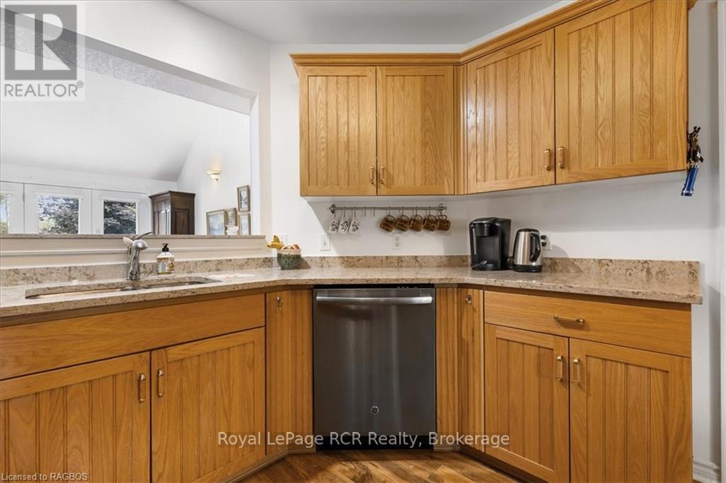 












123 CHURCH STREET N

,
Wellington North (Mount Forest),




Ontario
N0G2L2

