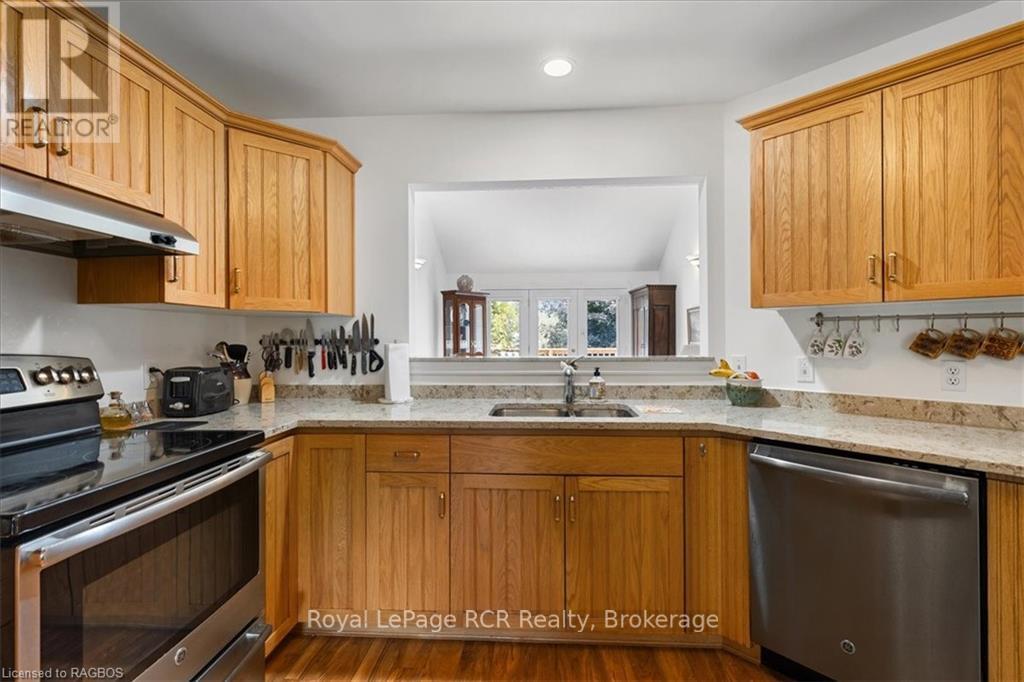 












123 CHURCH STREET N

,
Wellington North (Mount Forest),




Ontario
N0G2L2

