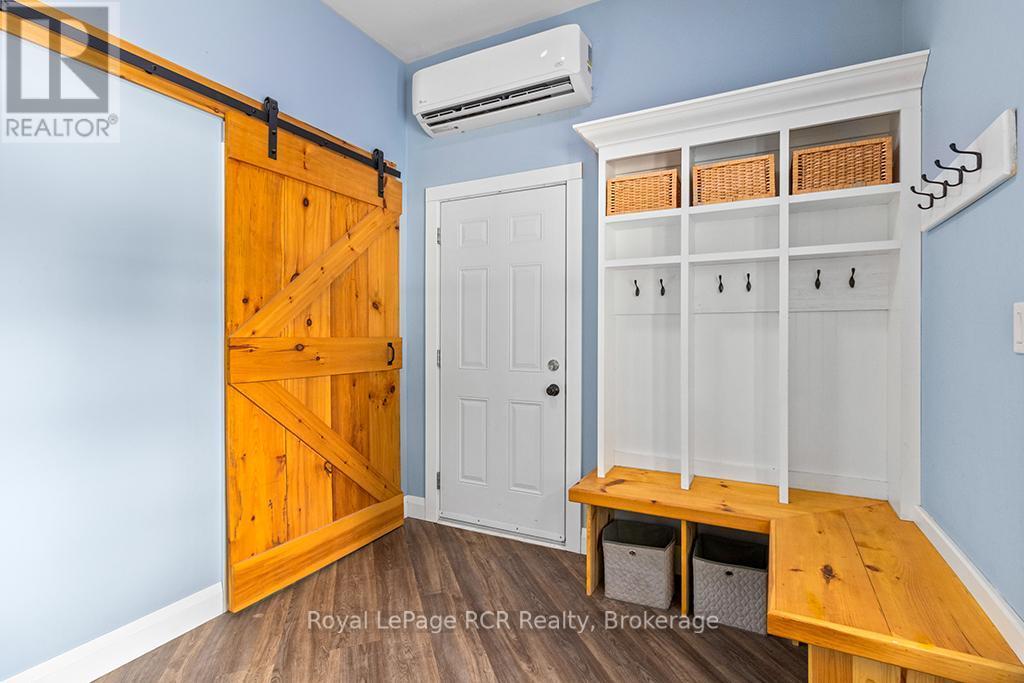 












103 JEFFERSON STREET

,
Chatsworth,




Ontario
N0H1R0

