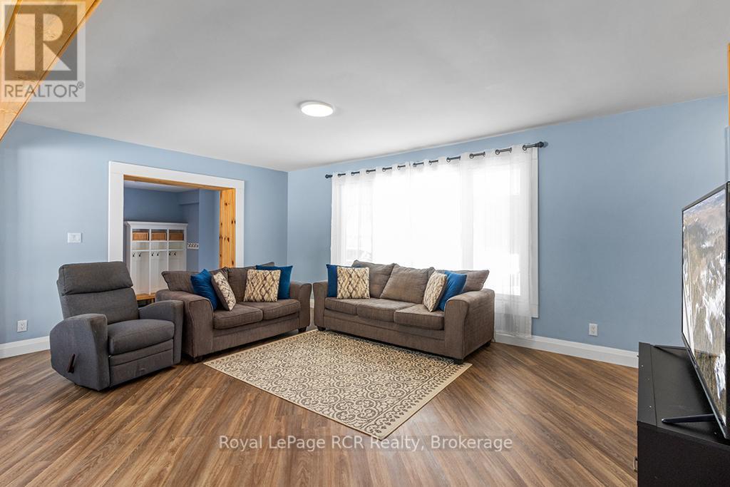 












103 JEFFERSON STREET

,
Chatsworth,




Ontario
N0H1R0

