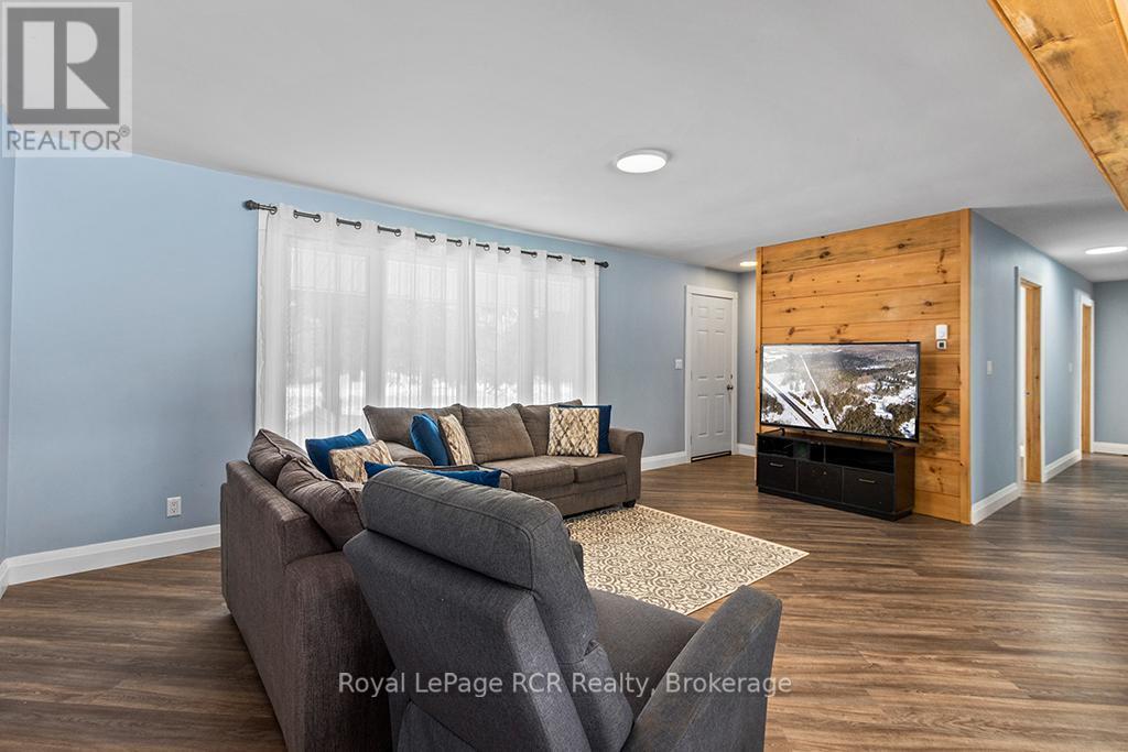 












103 JEFFERSON STREET

,
Chatsworth,




Ontario
N0H1R0

