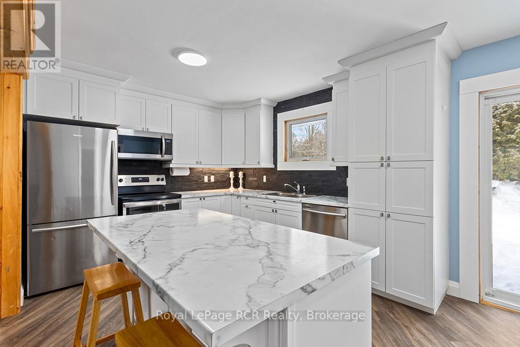 












103 JEFFERSON STREET

,
Chatsworth,




Ontario
N0H1R0

