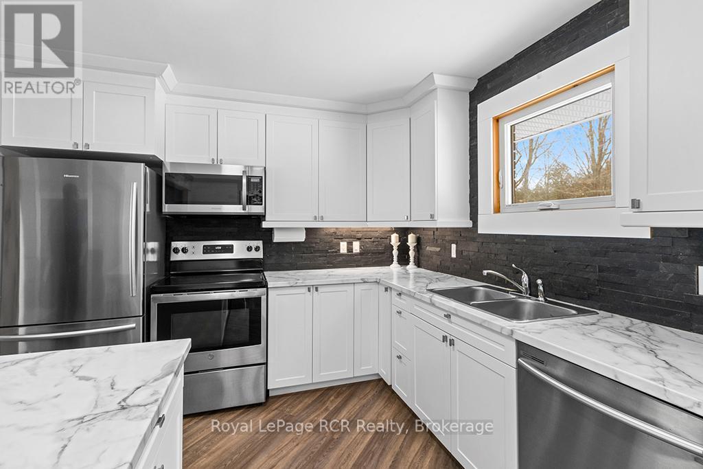 












103 JEFFERSON STREET

,
Chatsworth,




Ontario
N0H1R0

