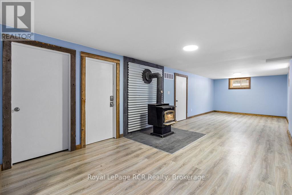 












103 JEFFERSON STREET

,
Chatsworth,




Ontario
N0H1R0

