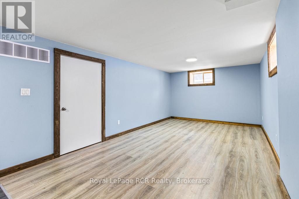 












103 JEFFERSON STREET

,
Chatsworth,




Ontario
N0H1R0

