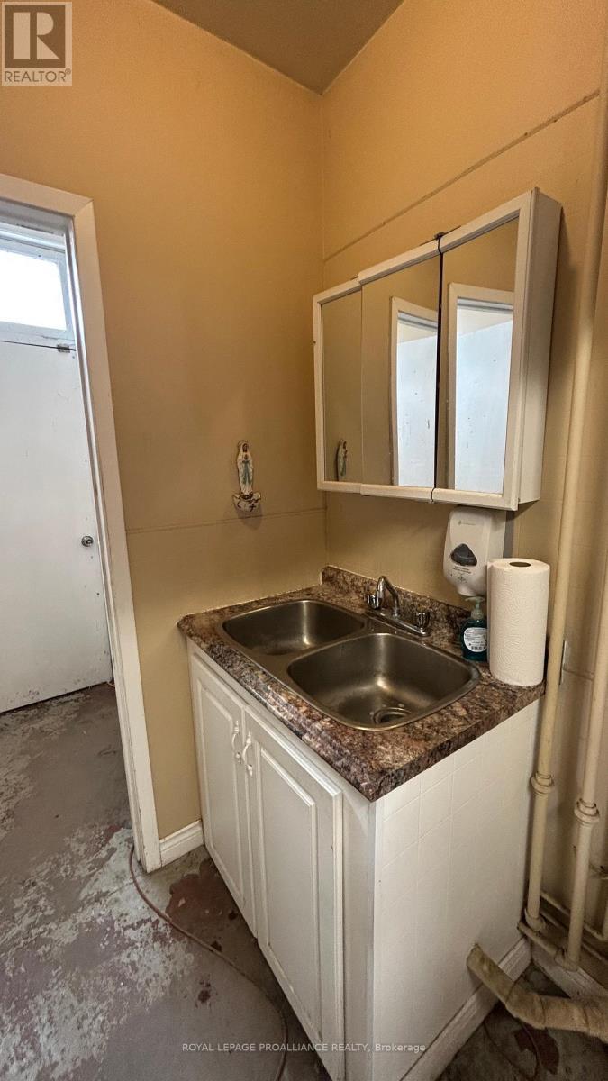 












180 PERTH STREET

,
Brockville,




Ontario
K6V5E5

