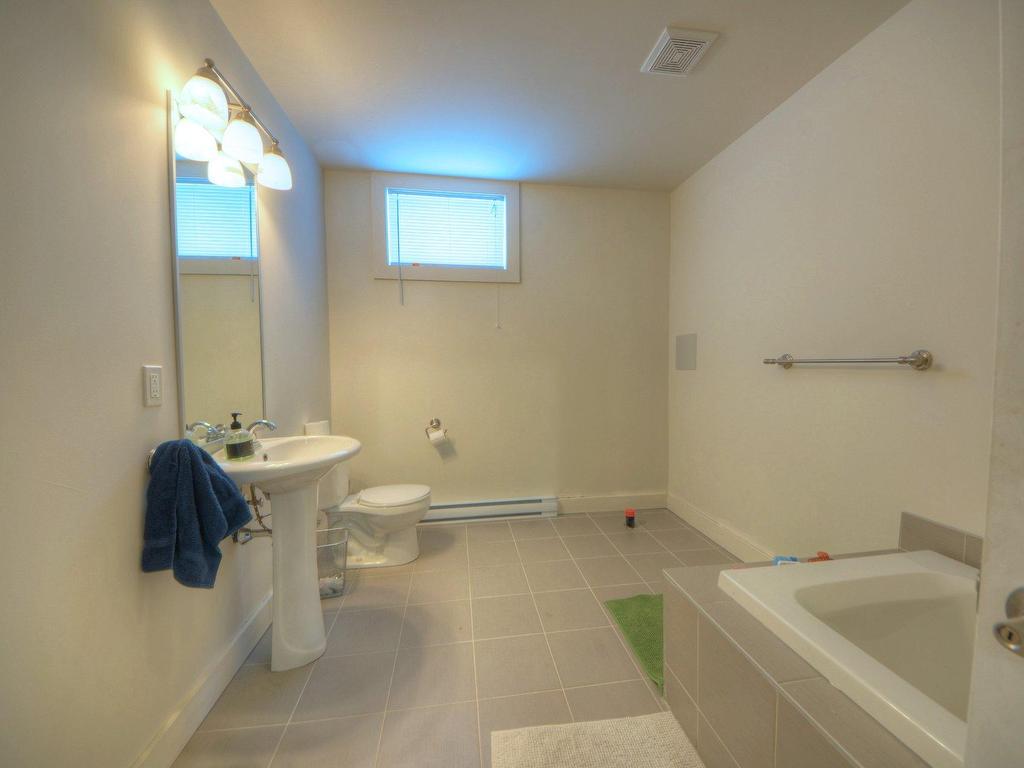 









6160


Rue Castello

,
Brossard,




QC
J4Z0H4

