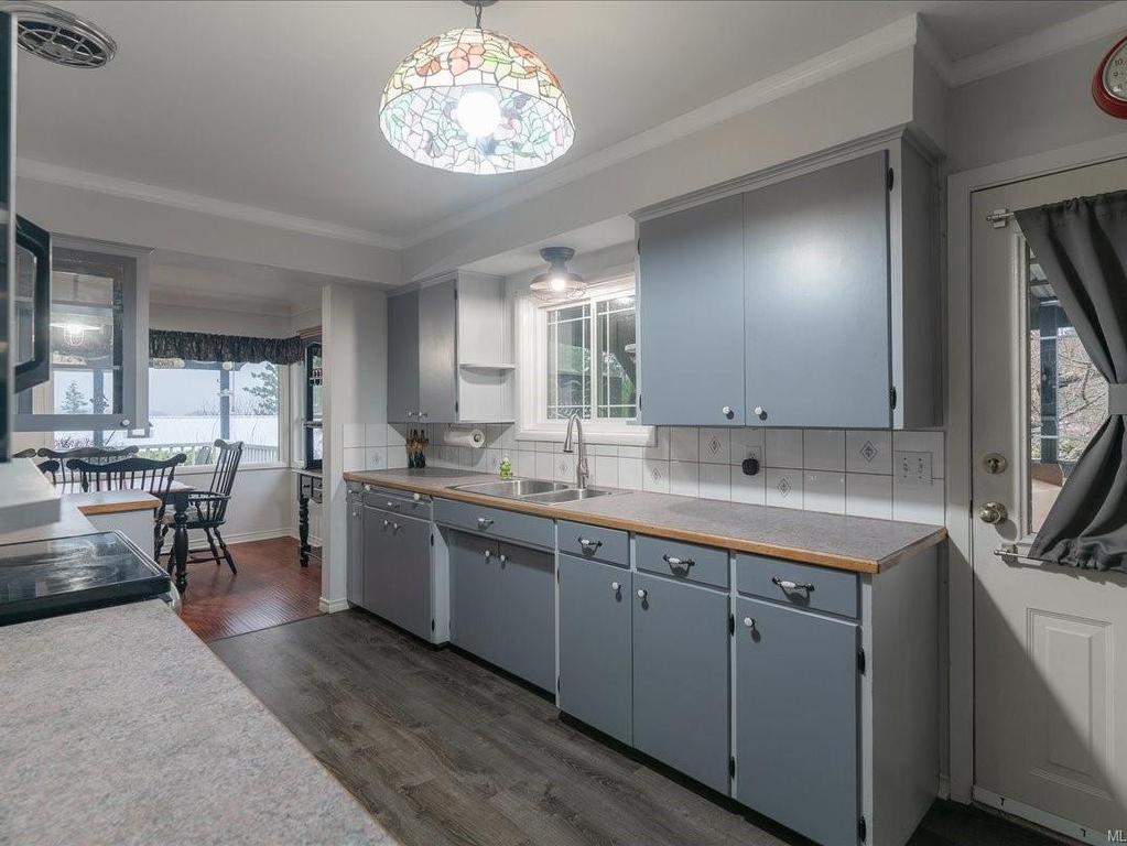 









3925


Porter

Rd,
Saltair,




BC
V9G 1Z2

