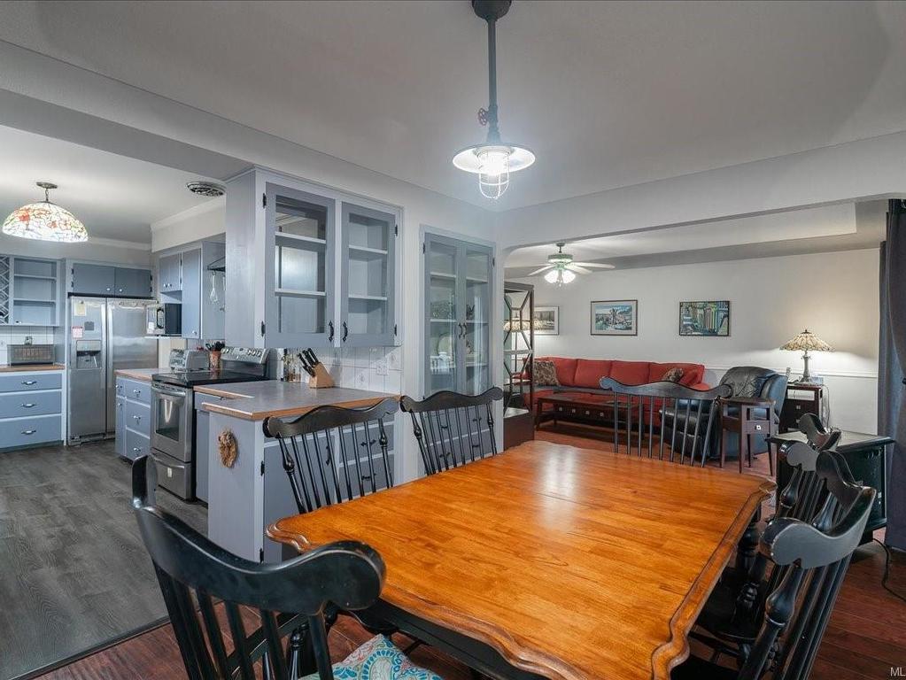 









3925


Porter

Rd,
Saltair,




BC
V9G 1Z2

